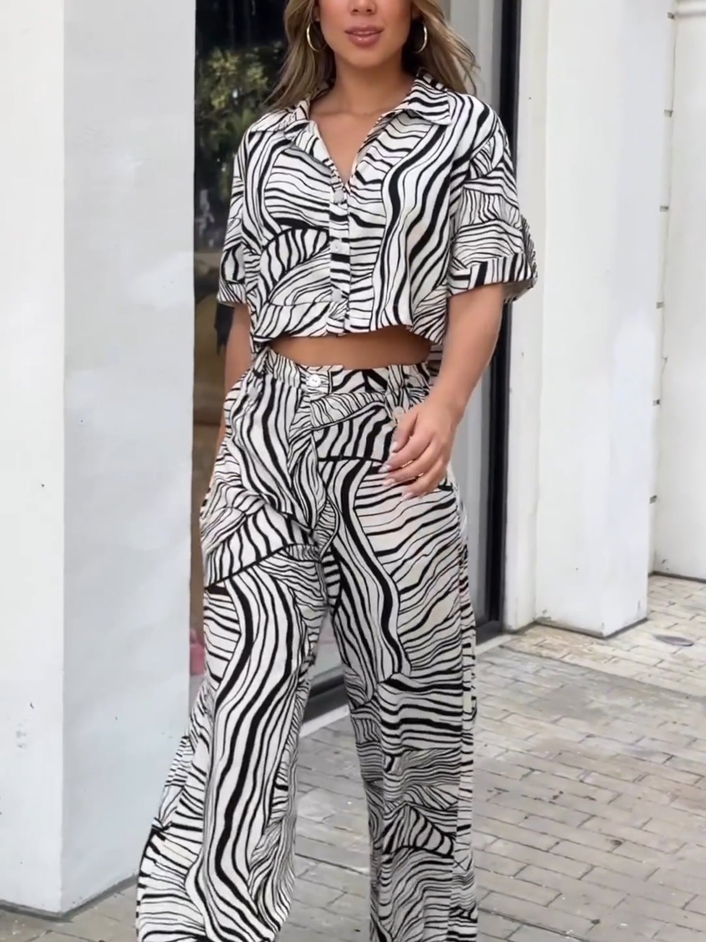 Abstract Line Shirt Tapered Pants Suit