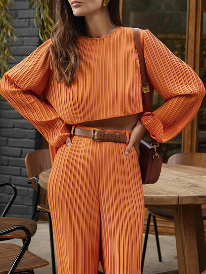 Solid color pleated two-piece suit