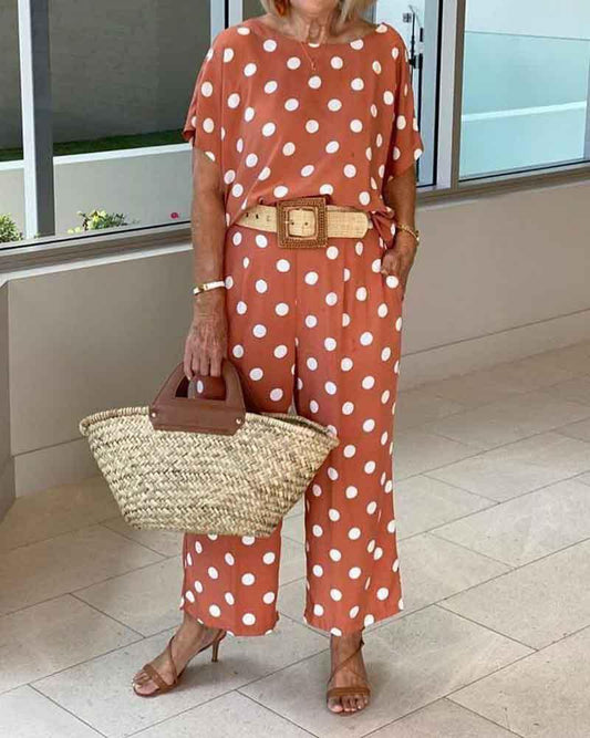 Polka-dot two-piece suit with round neck and short sleeves