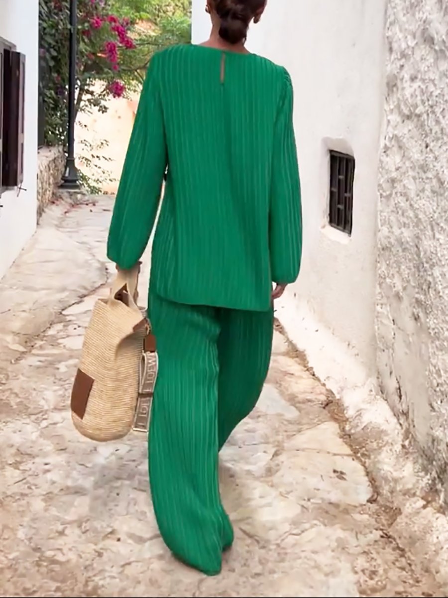 Solid color pleated two-piece suit