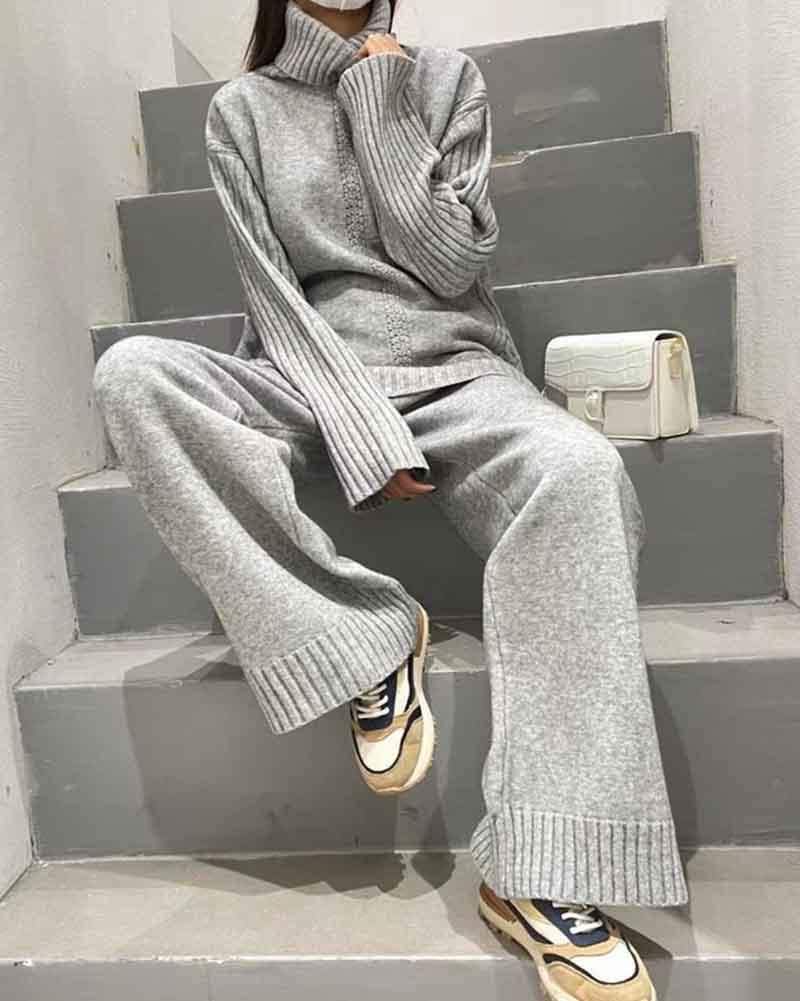 Stylish casual two-piece set of turtleneck sweater & trousers