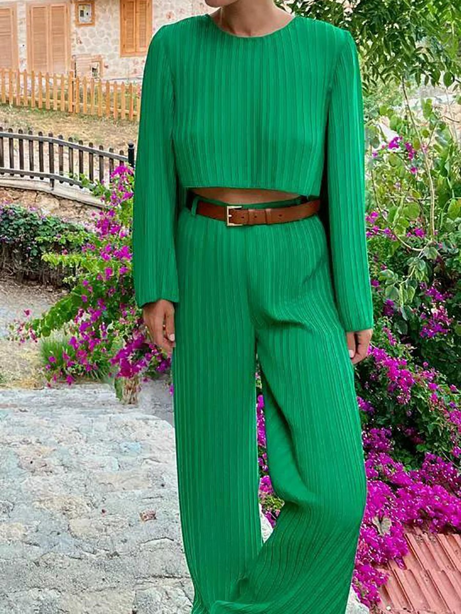 Solid color pleated two-piece suit